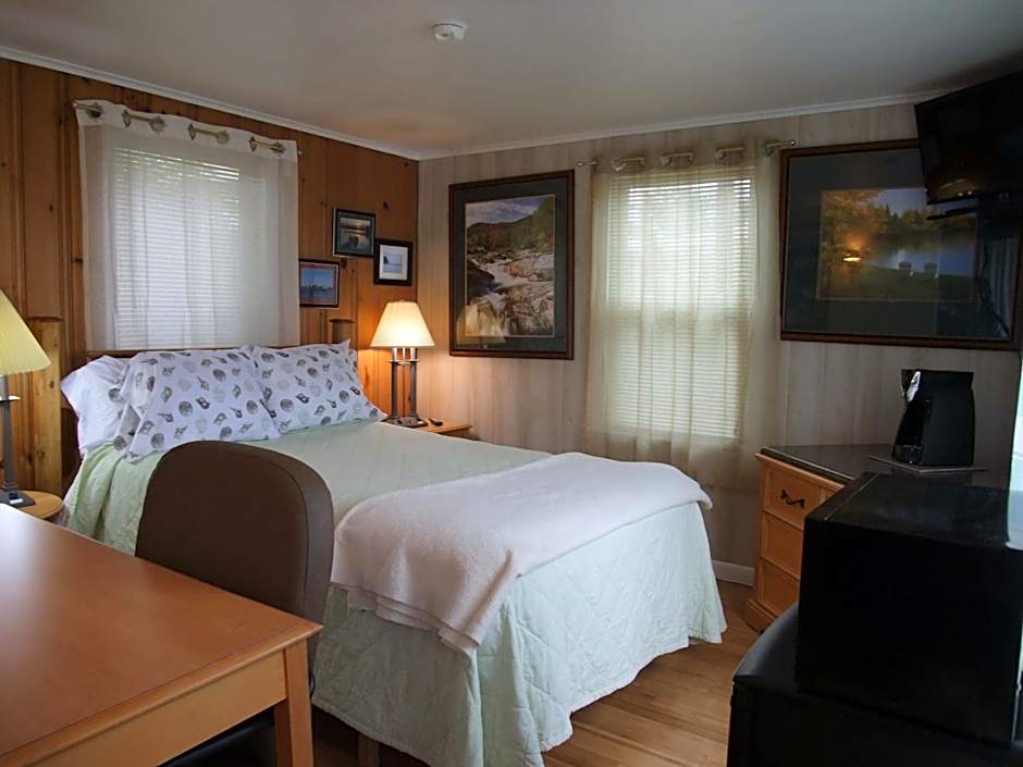 Hills Motel & Marina