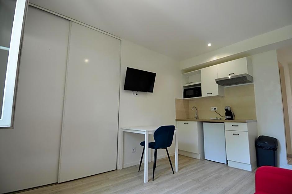 STUDIO CASSIN - next to tramway line 2 near airport