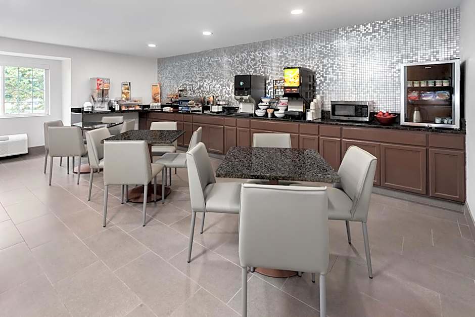 Microtel Inn & Suites by Wyndham Janesville