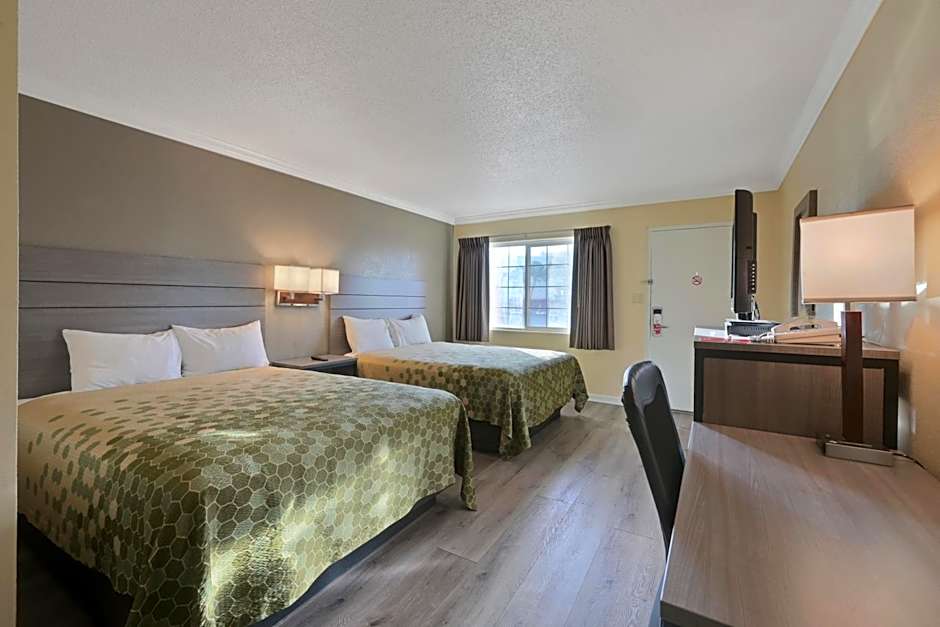 Econo Lodge Woodland near I-5