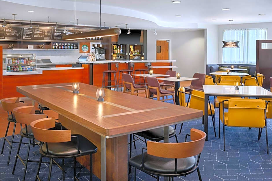 Courtyard by Marriott Kansas City Shawnee