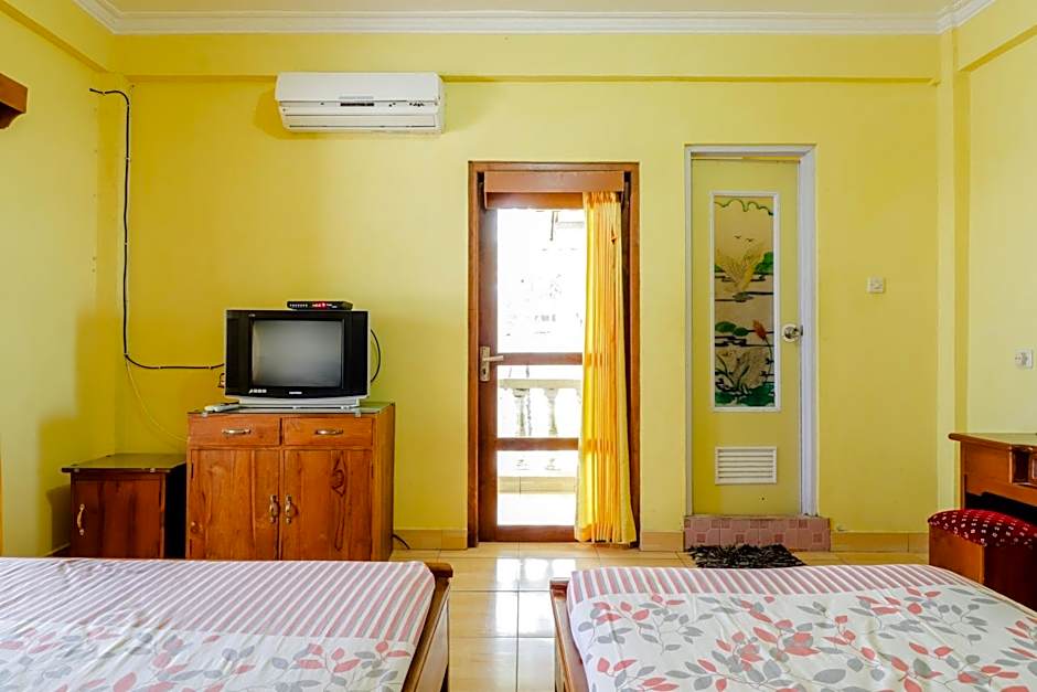 Adinda Beach Hotel and Villa