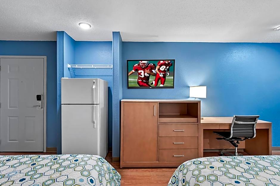 HomeTowne Studios Detroit - Livonia