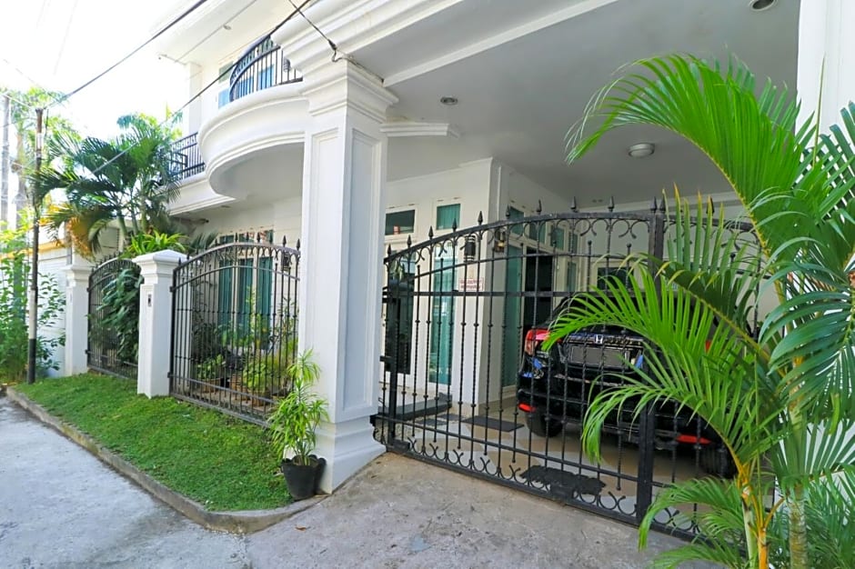 Ge JacMart Homestay Makassar by ZUZU