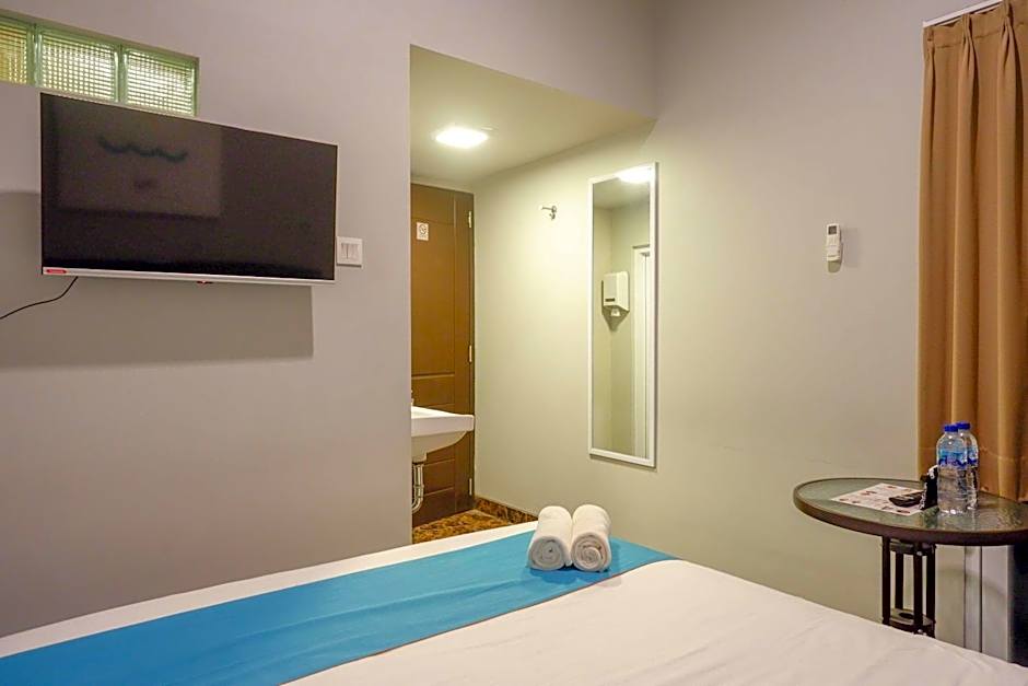 Sans Hotel Empress Simpang Lima