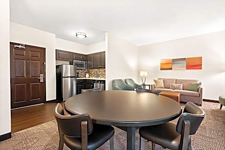1 Queen Bed Studio Suite