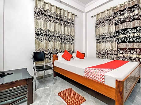 OYO Flagship Hotel Capital Hill