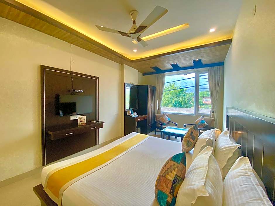 Hotel Green View - Behind Pramarth Niketan