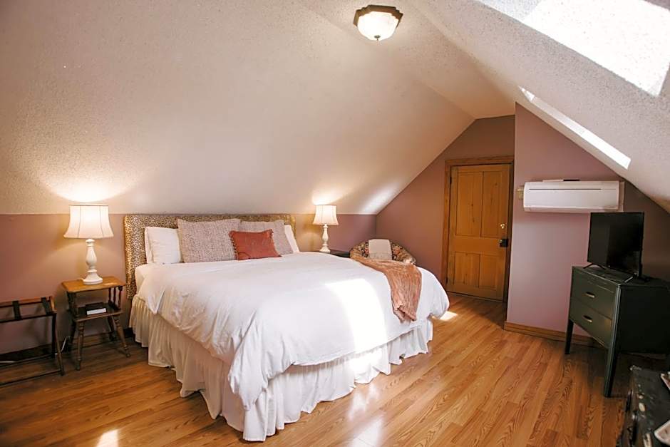 The Inn at Ragged Edge