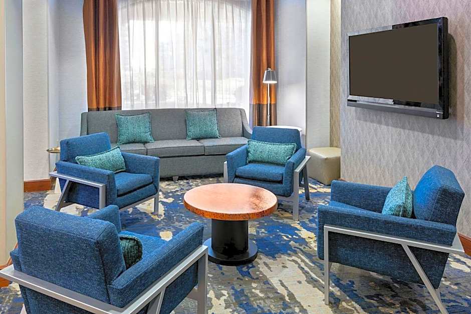 Hampton Inn & Suites Kansas City-Country Club Plaza