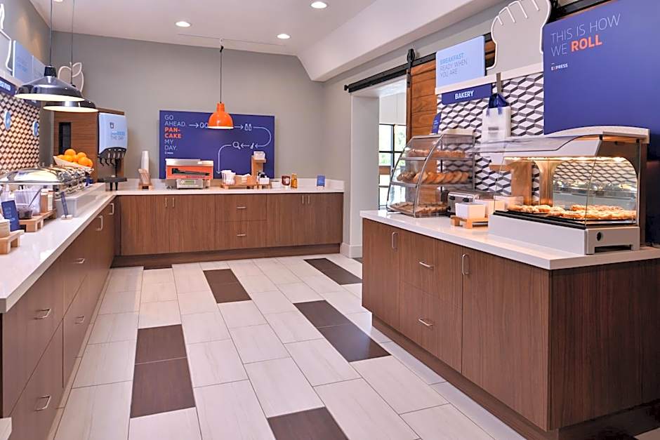 Holiday Inn Express Hotel & Suites Elgin By IHG
