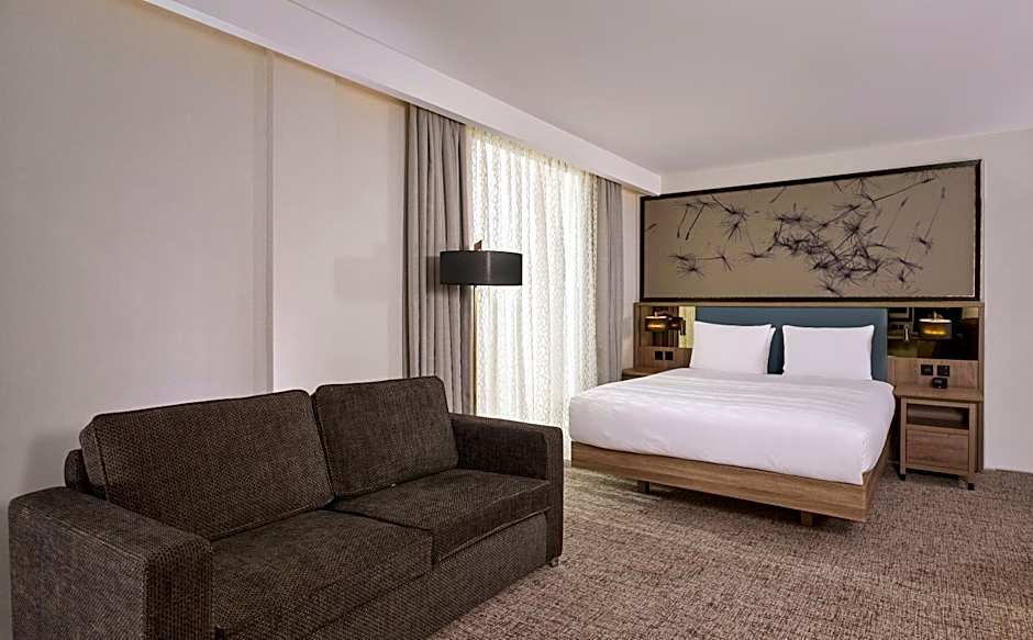 DoubleTree By Hilton Hull