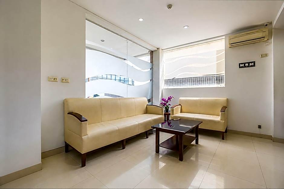 Townhouse Oak Hotel Niaga Surabaya