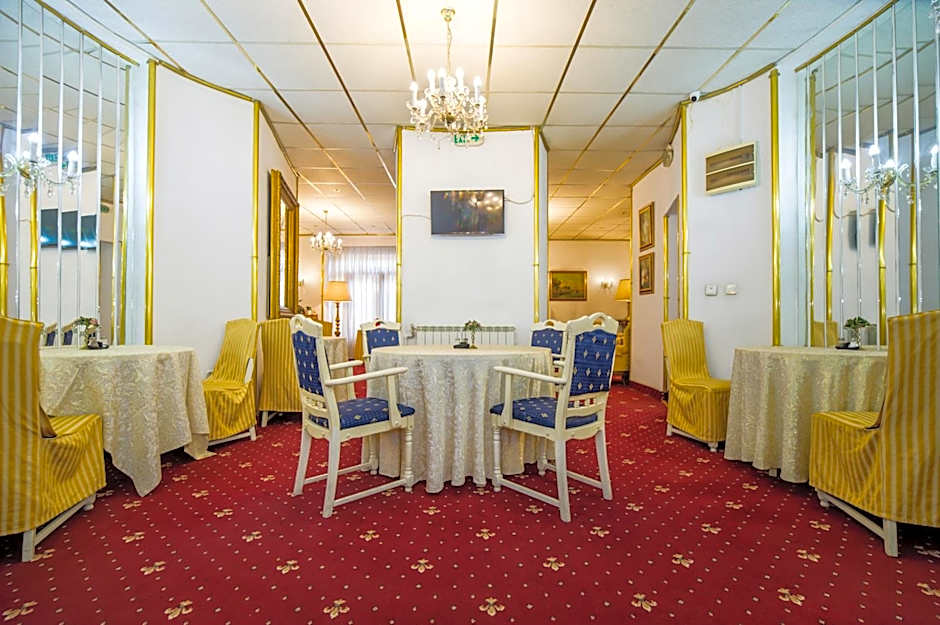 Hotel Carpati Imparatul Romanilor
