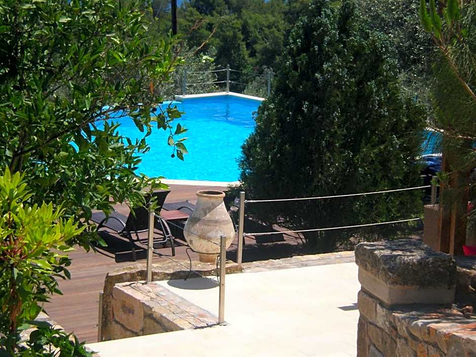 Yialasi Hotel