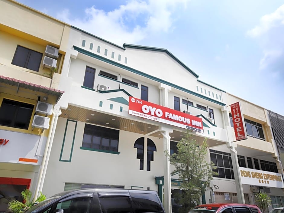 OYO 764 Hotel Famous Inn