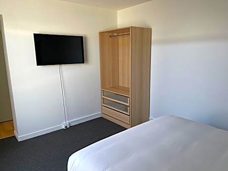 Queen Room with Ensuite Bathroom