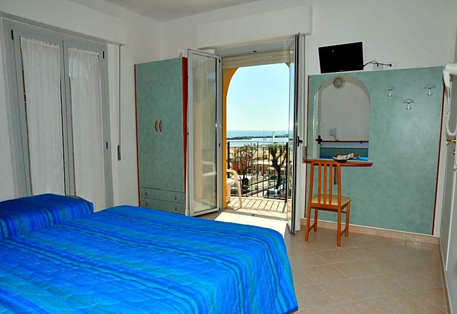 Hotel Holiday Beach