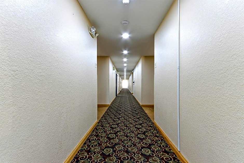 Super 8 by Wyndham Uniontown PA