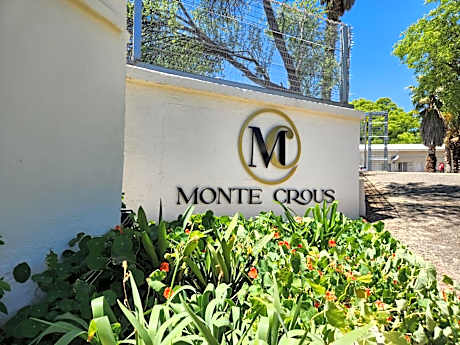 Monte Crous Hotel, Restaurant and Venue