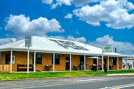 Deepwater Hotel