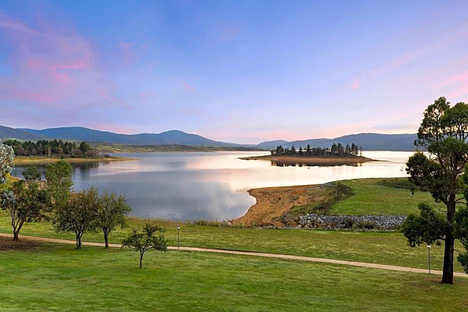 Horizons Lake Jindabyne