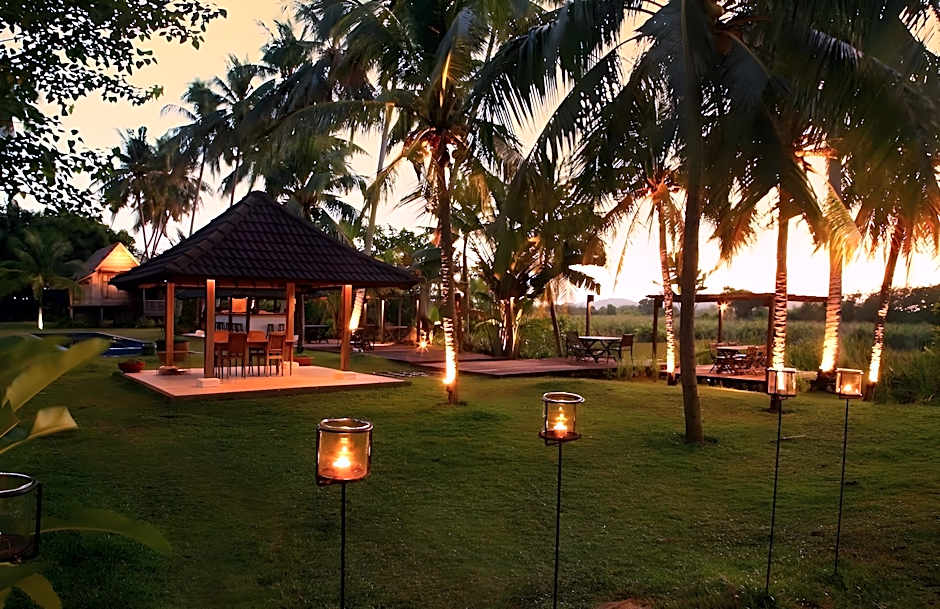 Bon Ton Antique Wooden Villas