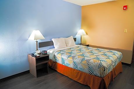 Queen Room - Disability Access - Non-Smoking