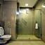 Bidwood Suite Hotel, Opposite Sarit Centre