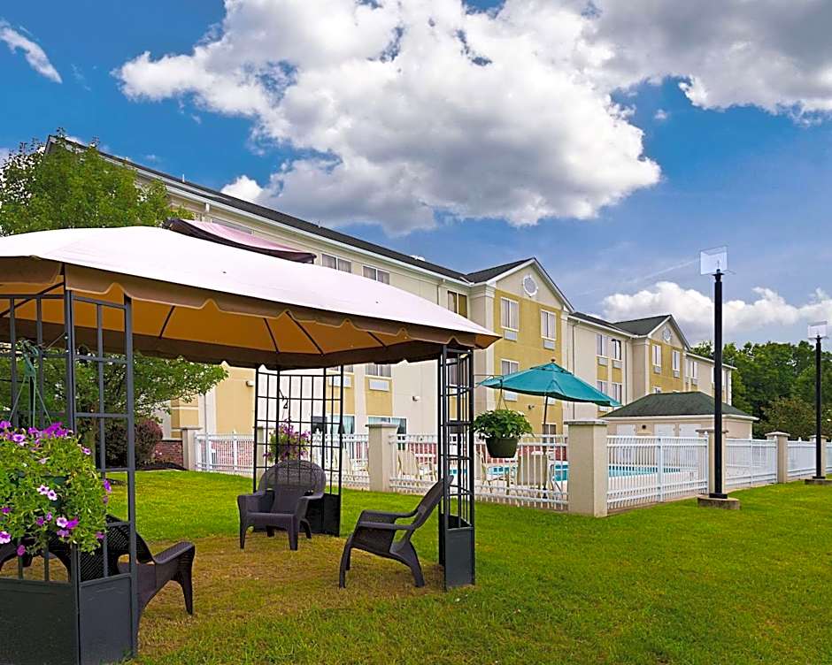 Photo 1 of 34 of Quality Inn Spring Mills - Martinsburg North