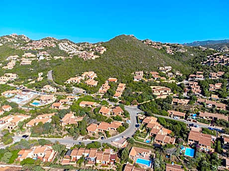 ISA-Residence with swimming-pool in Costa Paradiso, apartments 6 beds with private outdoor area