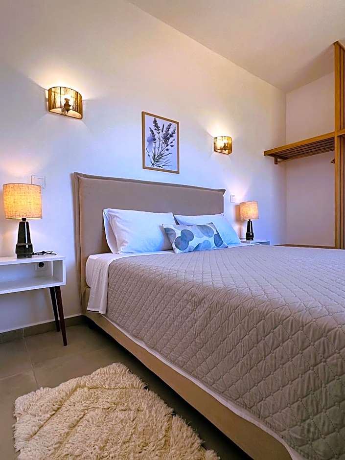 Irini Seaside Luxury Apartments