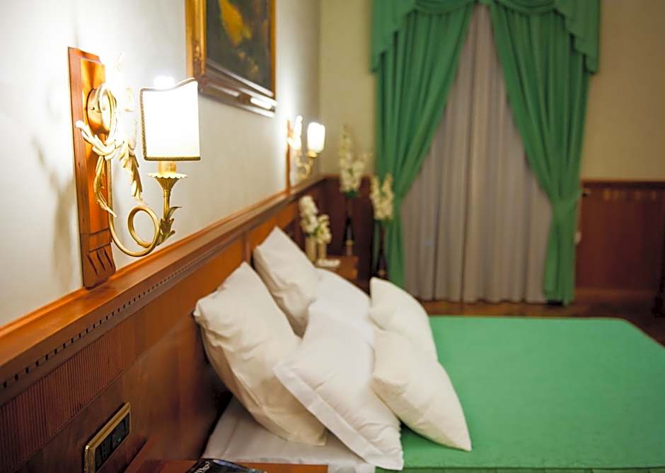 Photo 1 of 6 of Quadruple Room