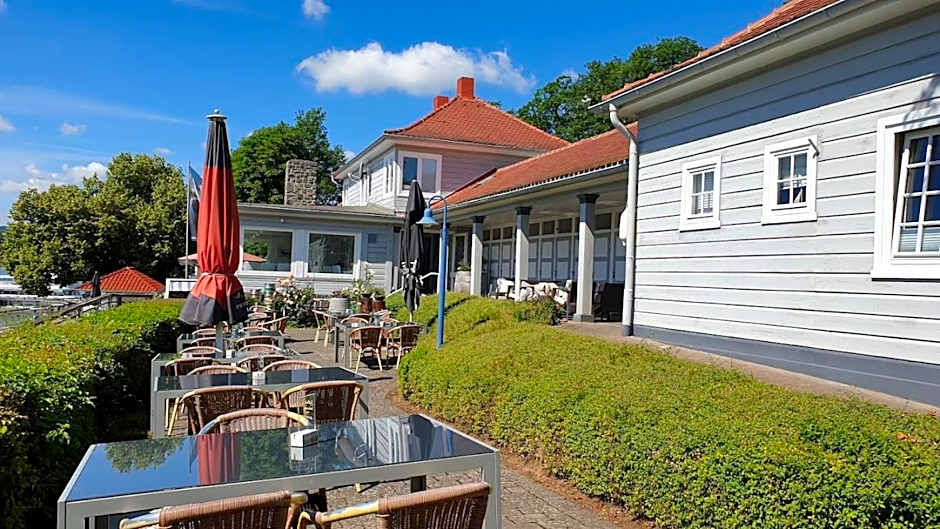 Strandhaus Edersee Nr 12 - Kaminzimmer, Seeblick, Badestrand, Seeterrasse