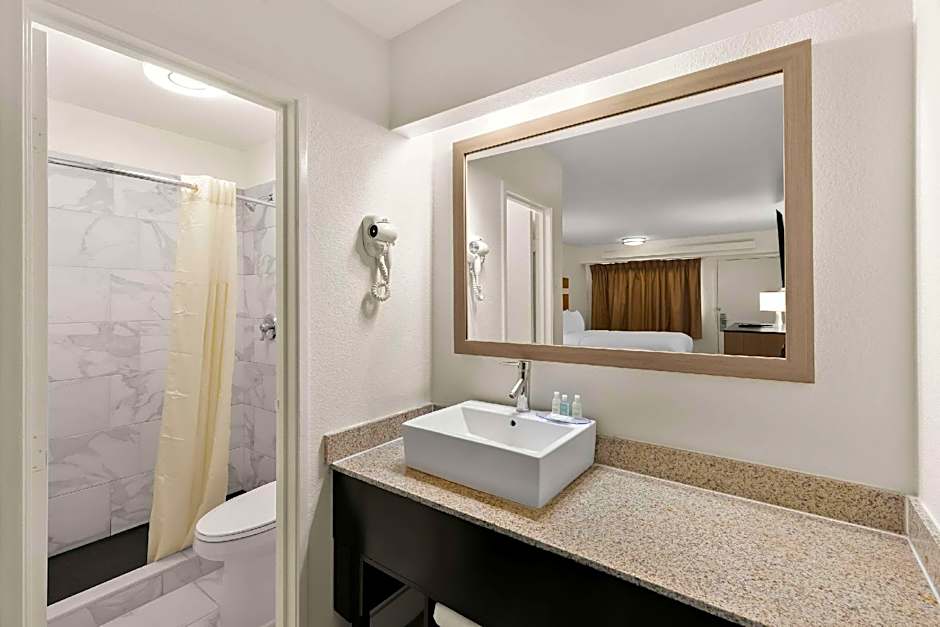 Clarion Pointe Kennesaw Town Center