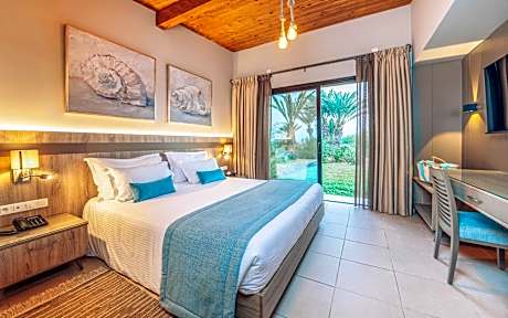 Superior Bungalow (Private Garden) (2 Twin Beds)