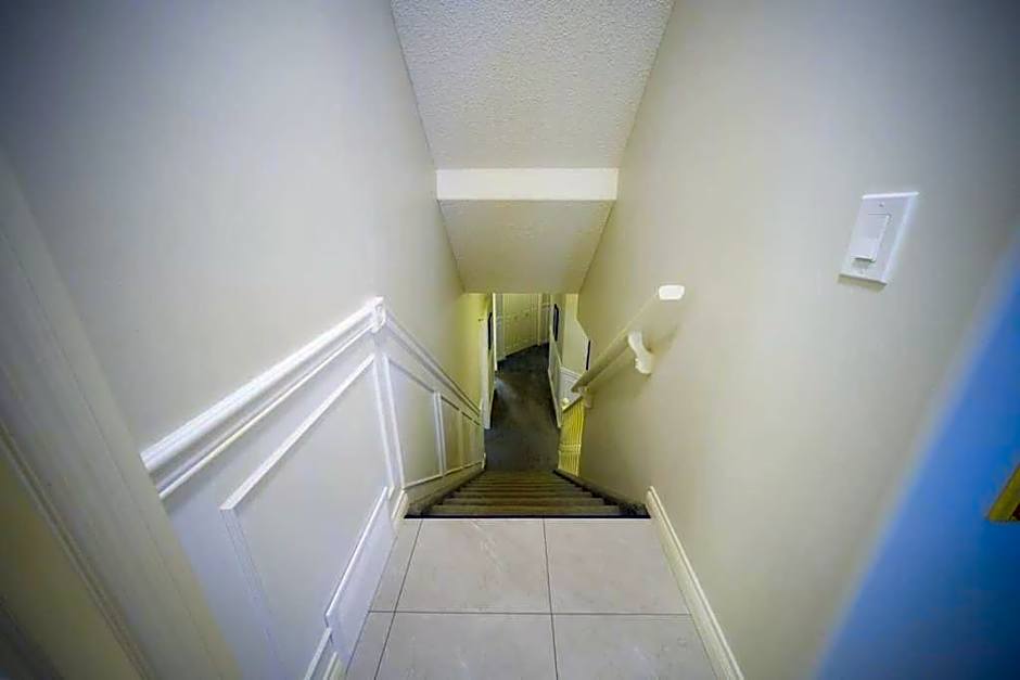 Casa Pura Vida Hot Tub, Pool & Ping Pong Tables w Backyard & BBQ Come stay