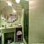 Riad Le J