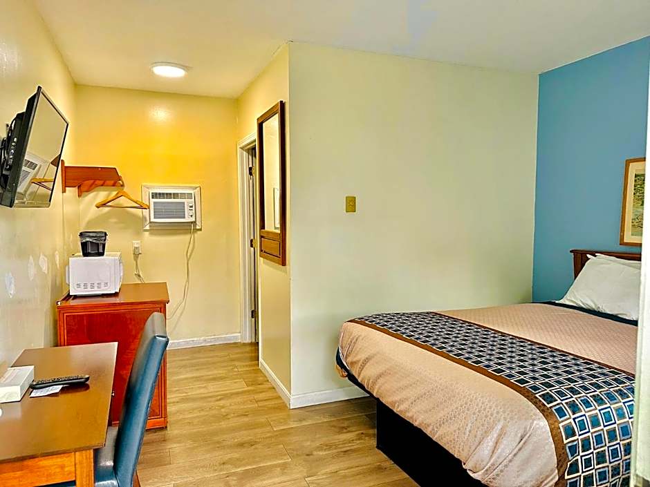 Photo 1 of 8 of Economy 1 Queen Bed, 2nd Floor