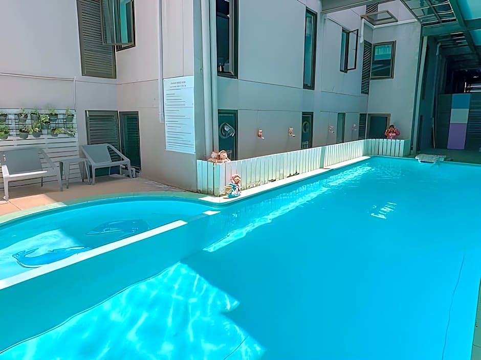 S2 Hotel