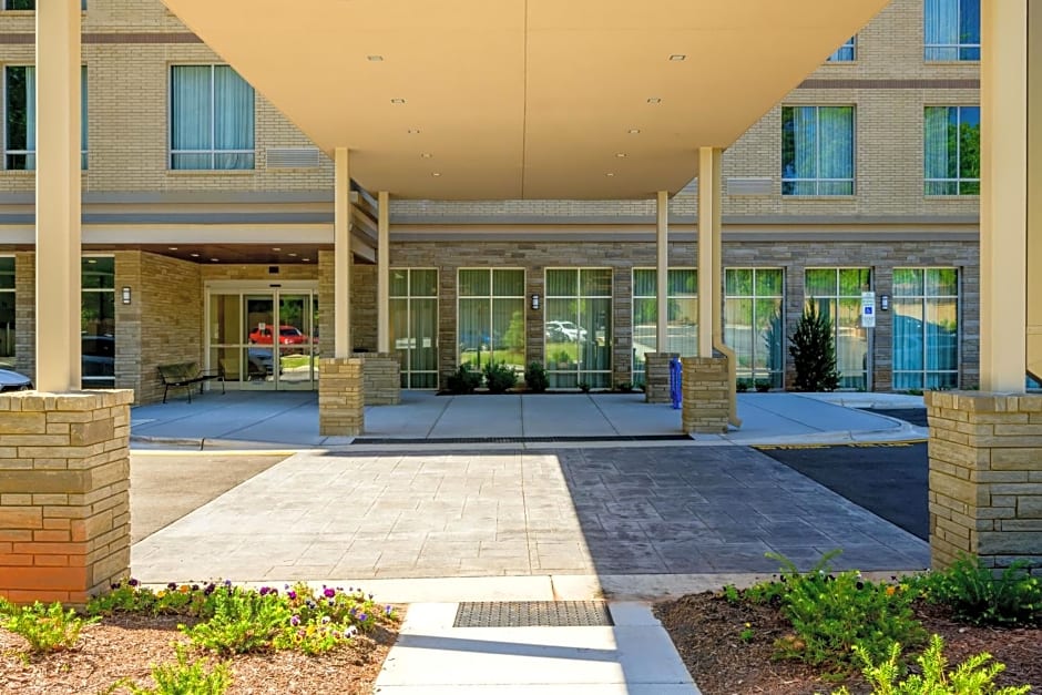 Courtyard by Marriott Raleigh Cary/Crossroads