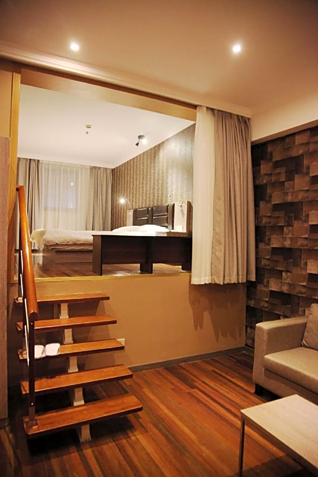 Photo 1 of 18 of Suite