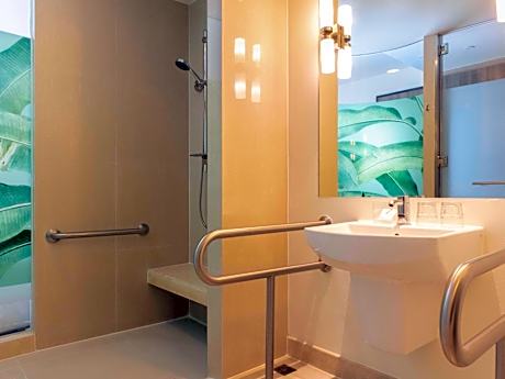 Standard Twin Room with Free Breakfast - Accessible