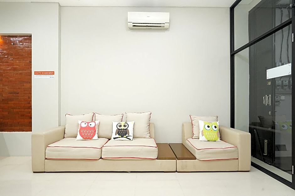 Capital O 449 The Colins