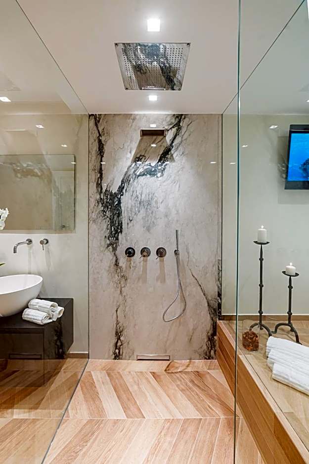 Naxi Suites