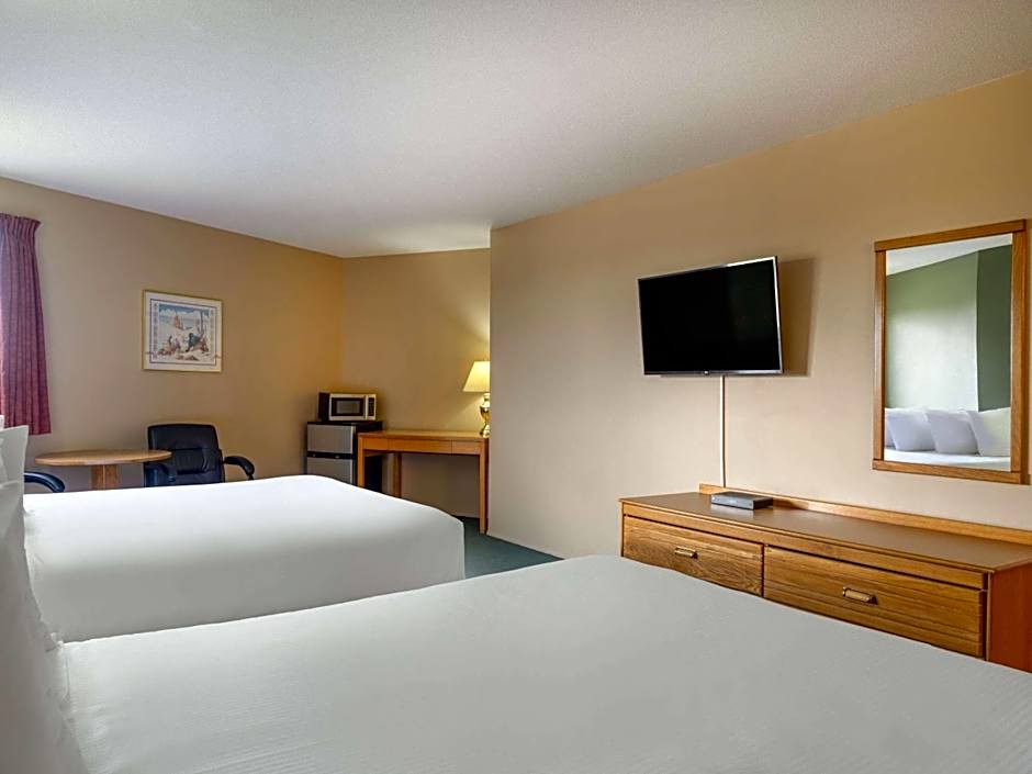 Travelodge by Wyndham Lacombe