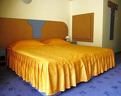 Double or Twin Room with Swimming Pool Access