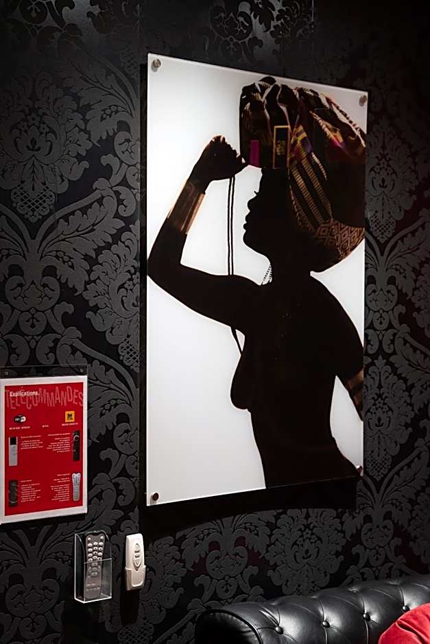 Capsule Secret - Jacuzzi - Netflix & Home cinéma - Jeux de couple - Barre de pole dance