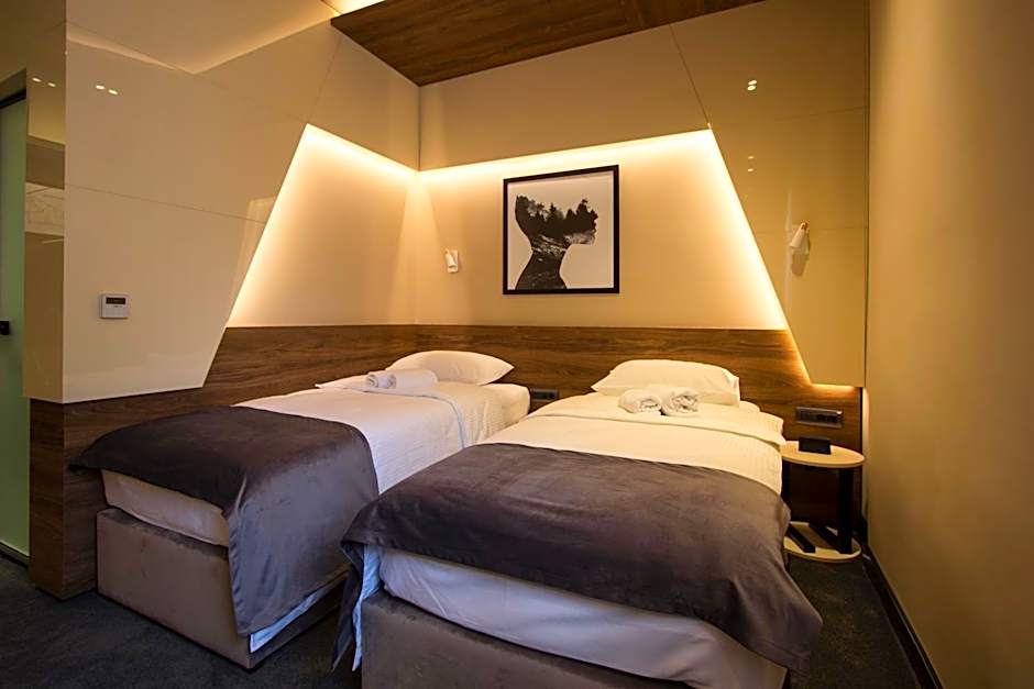 BOUTIQUE 25h by Eva stay 018