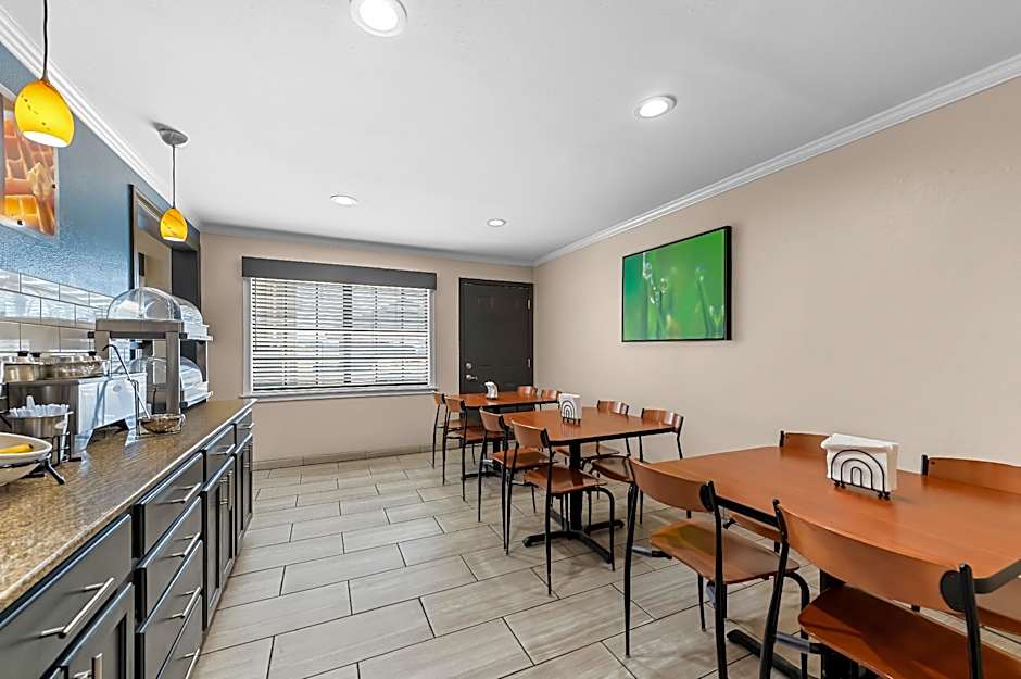 Best Western Delhi Inn